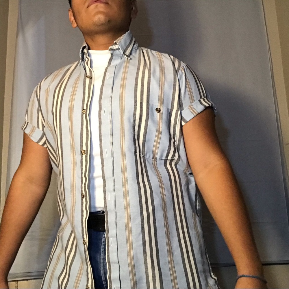 Short sleeve button down blue shirt